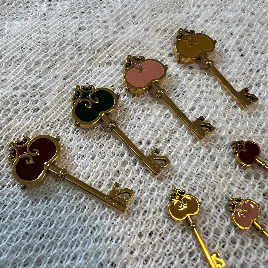 STATUS: Deluxe Metal Keys & Velvet Bag